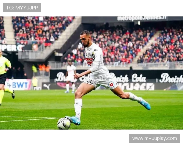 朗斯主场势如虹力压群雄，洛里昂客场疲软难求一胜